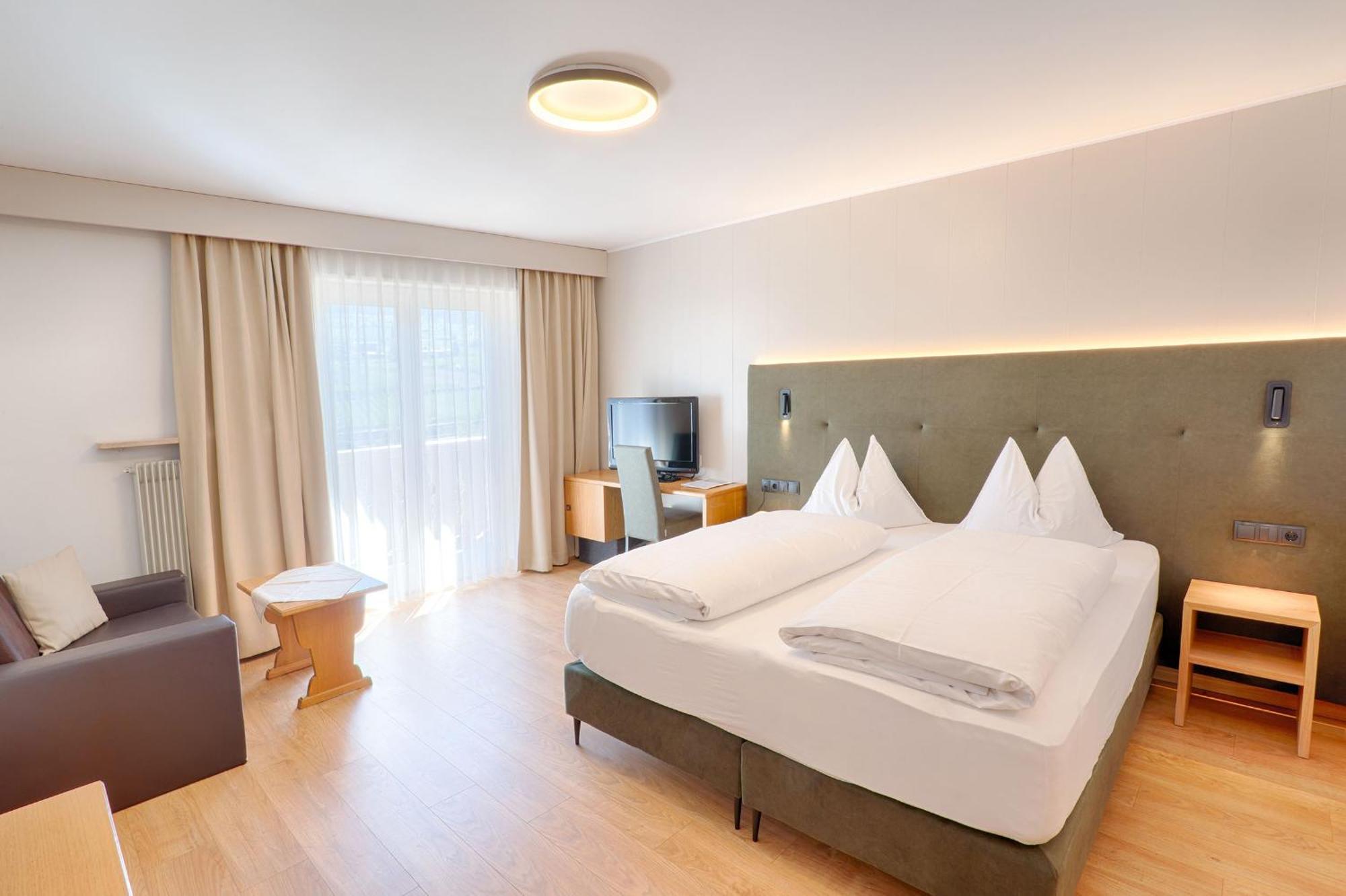 Hotel Lamm Натурно Екстер'єр фото